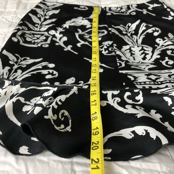 White House Black Market Skirt 4 EUC - Picture 11 of 14